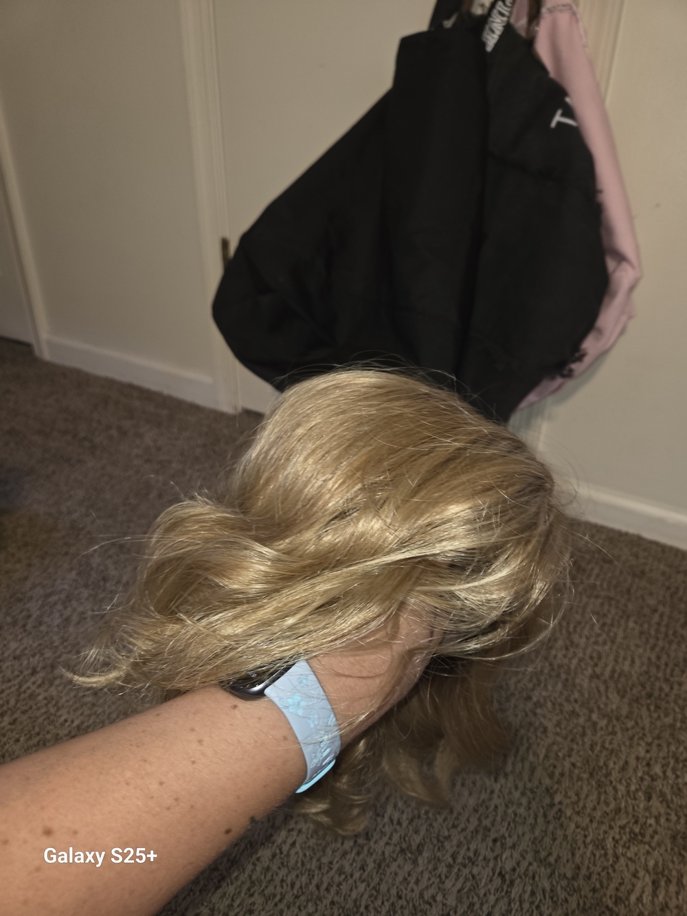 Paula Young -Deirdre Women's Blonde Wavy Wig - Picture 6 of 7